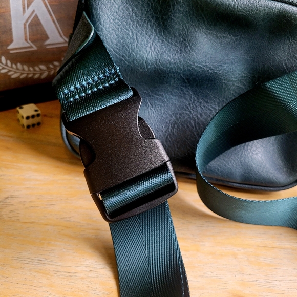 Unisex Crossbody Fanny Packs - Picture 10 of 16